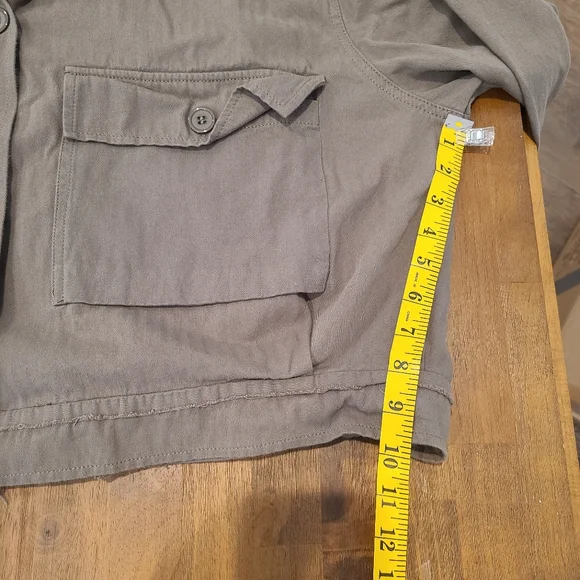Arula Olive Green Cropped Raw Hem Cotton Utility Jacket - Picture 5 of 7